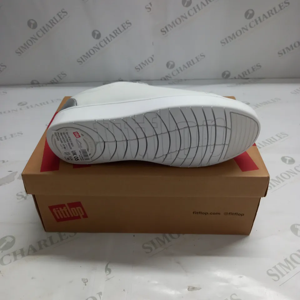 BOXED PAIR OF FIT FLOP RALLY METALLIC BACK LEATHER STRAP SNEAKERS IN WHITE - UK 5