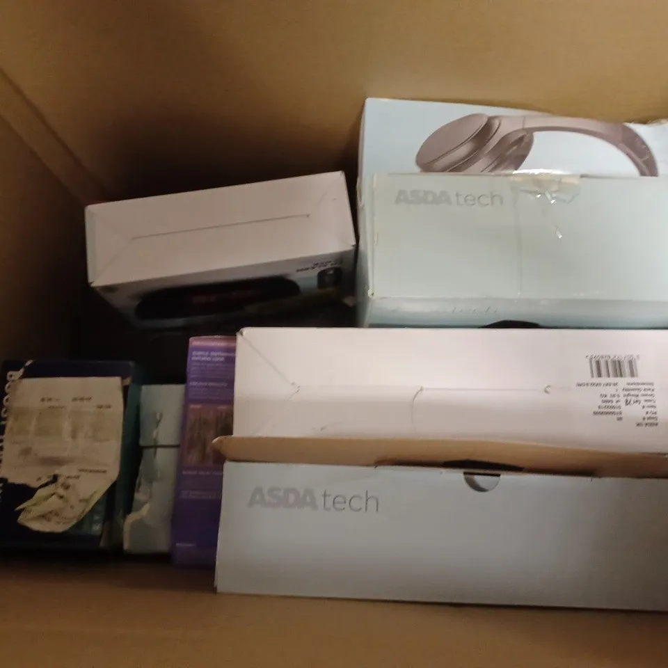 APPROXIMATELY 8 ASSORTED ELECTRICAL ITEMS TO INCLUDE OFFICE PHONE , MIXX 0X1 HEADPHONES, ALARM CLOCK , ETC