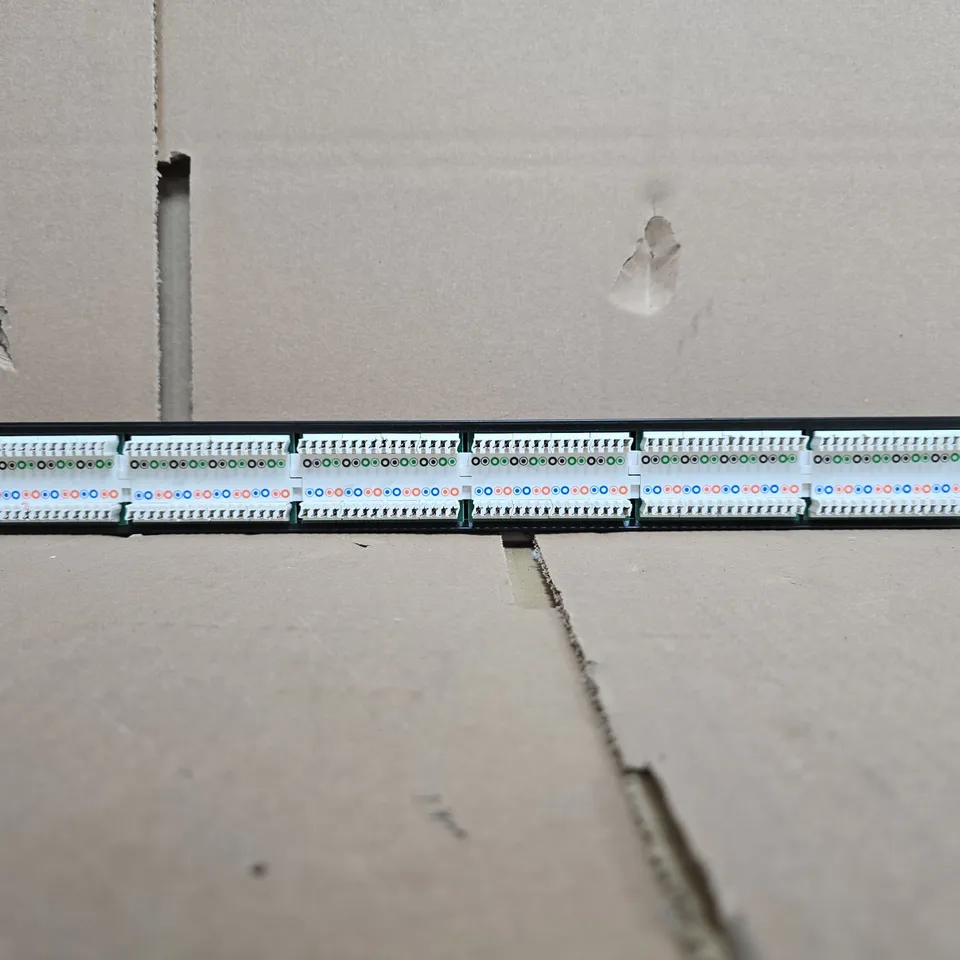 CONNECTIX 24-PORT RJ45 PATCH PANEL – 1U, 19-INCH RACK-MOUNT