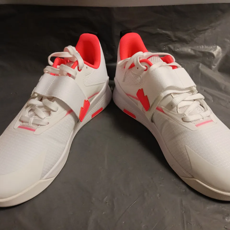 BOXED PAIR OF REEBOK SHOES IN WHITE/NEON ORANGE UK SIZE 9.5