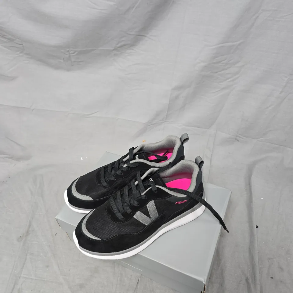 UK 6 VIONIC WOMEN'S SNEAKERS – BLACK/GRAY (US 8)