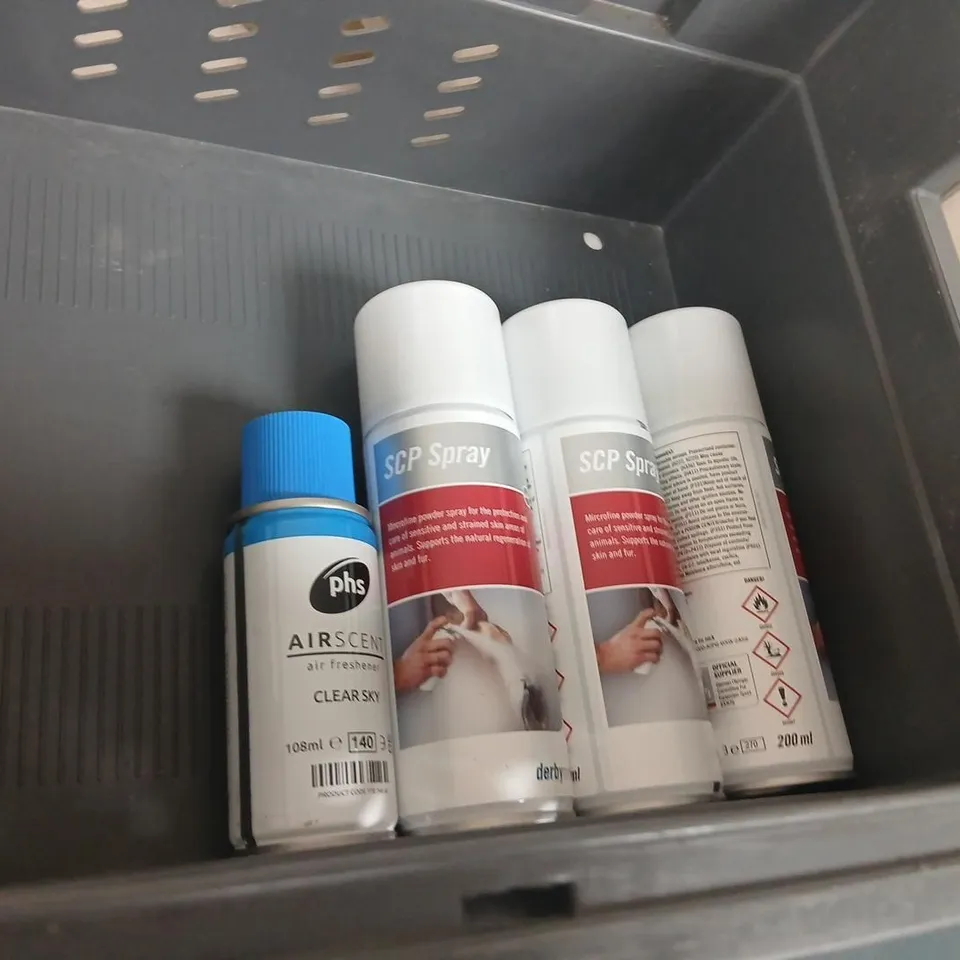 APPROXIMATELY 16 ASSORTED AEROSOLS TO INCLUDE; ASSORTED AEROSOL SPRAYS AND CLEANERS – CRL CLEANER, SCP SPRAY, ELBOW GREASE, VO5, L’ORÉAL EXPERT (LOT)