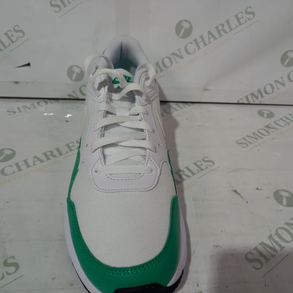 BOXED PAIR OF NIKE AIR MAX SHOES IN WHITE/GREEN UK SIZE 10