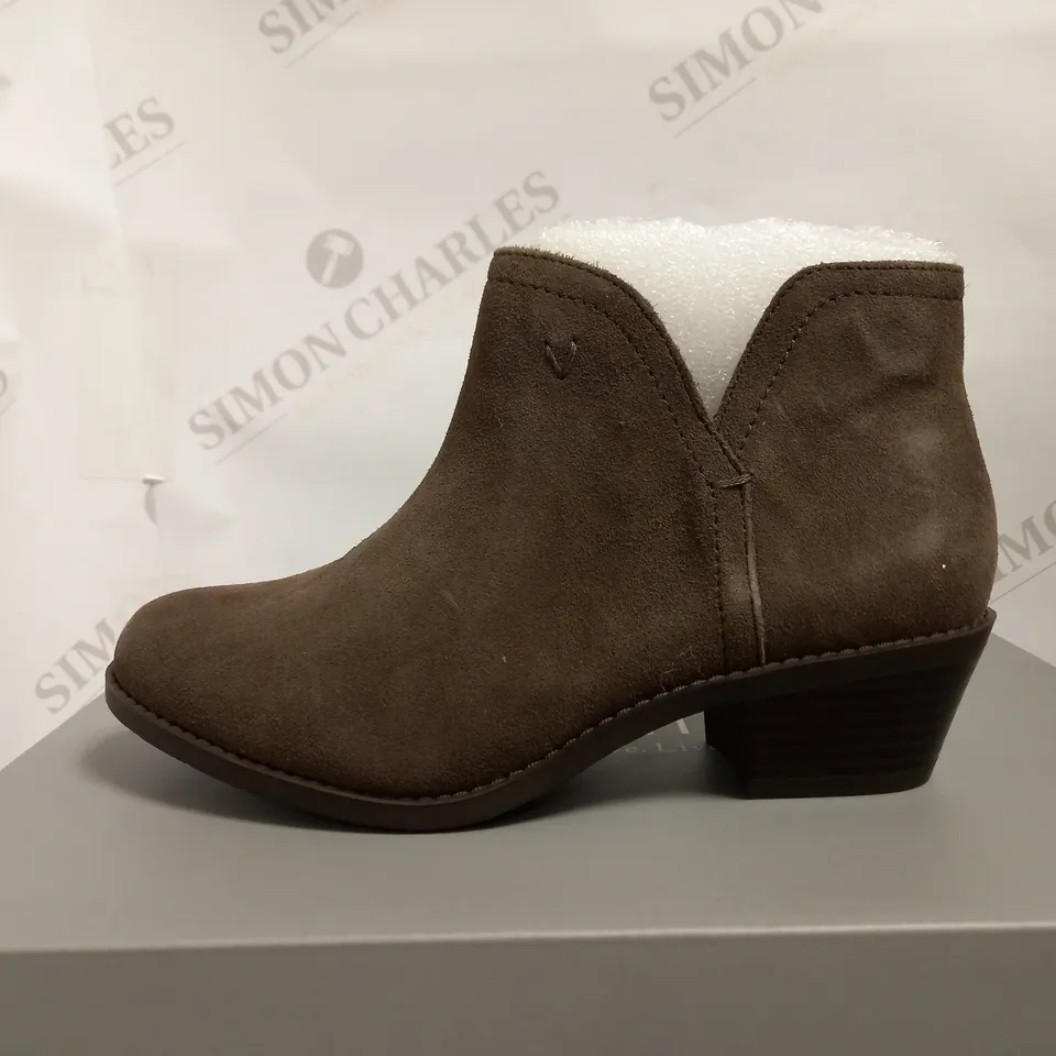 BRAND NEW VIONIC ORTHOTIC FELICITY LIV ANKLE BOOTS GREIGE SIZE 3