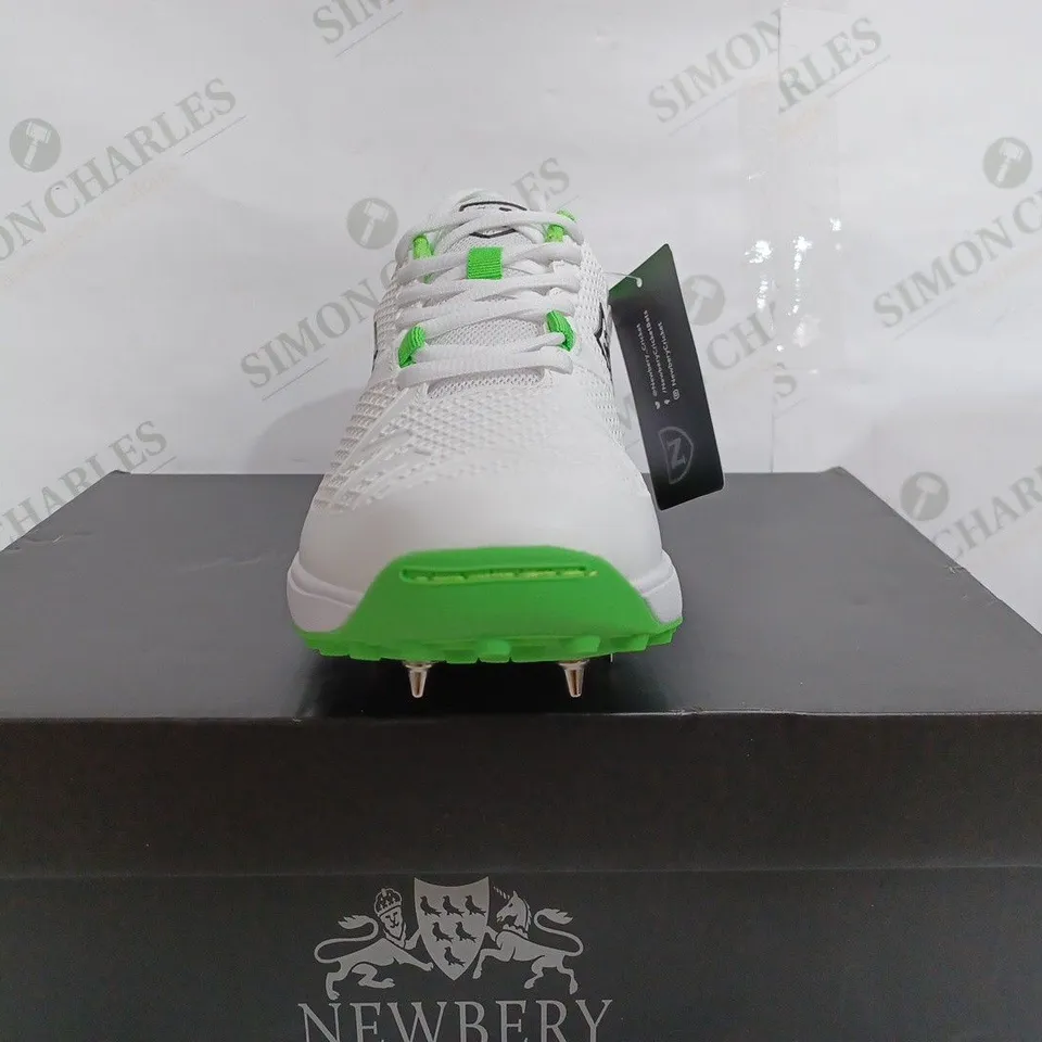 NEWBERY CRICKET ELITE ROUNDER SPIKE SHOES - UK 9