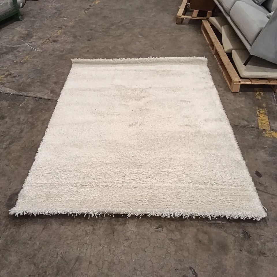 QUALITY DESIGNER AREA RUG - APPROXIMATELY 230CM X 164CM 