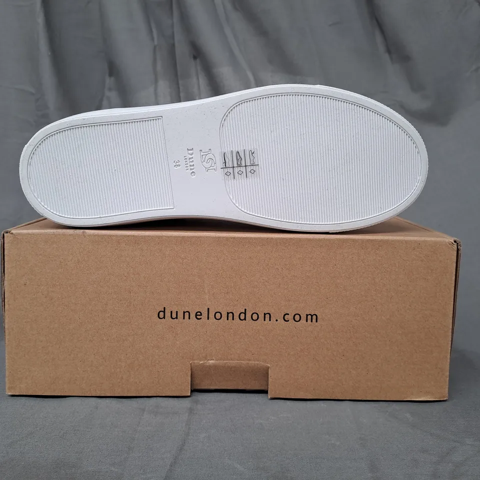 BOXED PAIR OF DUNE LONDON 081 ECLIPTIC SHOES IN WHITE/BLACK W. SILVER STAR PATTERN UK SIZE 5