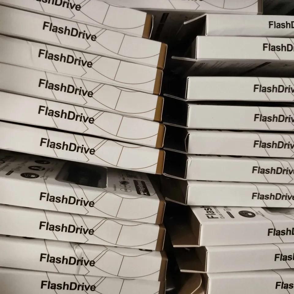 APPROXIMATELY 25 ASSORTED HOUSEHOLD ITEMS TO INCLUDE FLASHDRIVE DUAL STORAGE FOR IOS & PC, SANDISK, ETC