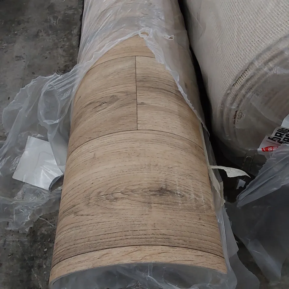ROLL OF QUALITY FLOOR VIYNL // SIZE UNSPECIFIED 