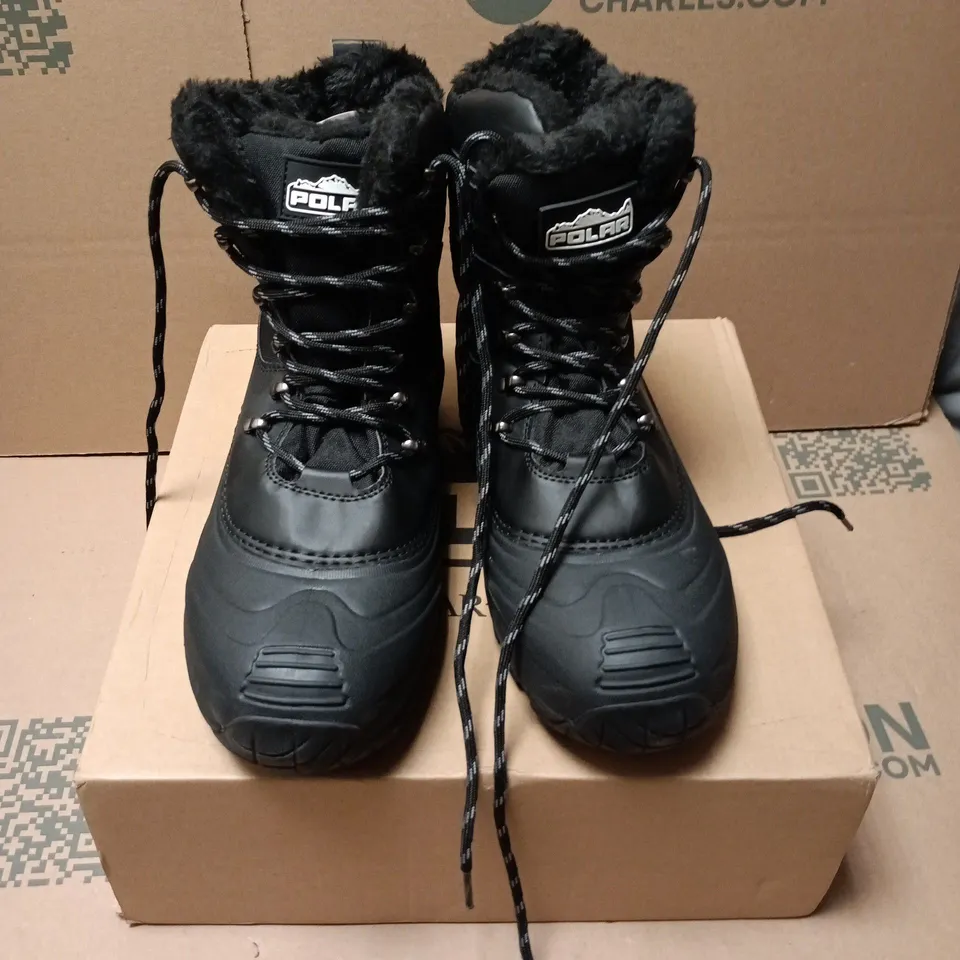 BOXED PAIR OF POLAR MENS WATERPROOF BOOTS IN BLACK - UK 10