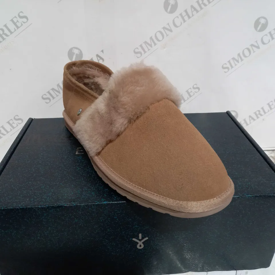 BOXED PAIR OF EMU AUSTRALIA CAMEL SLIPPER SIZE 8
