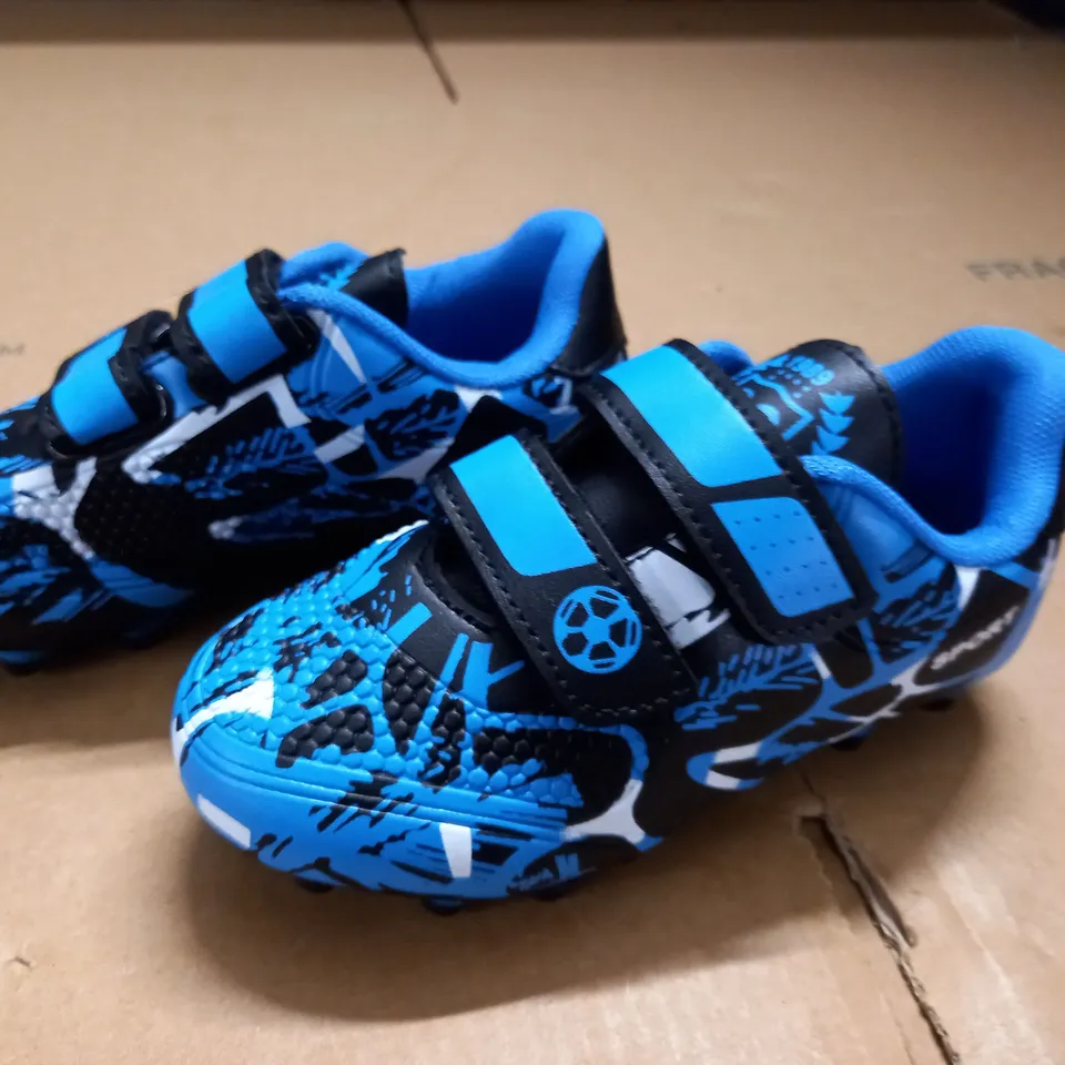 KIDS BLUE LEATHER FOOTBALL BOOTS IN BLUE - 28EU