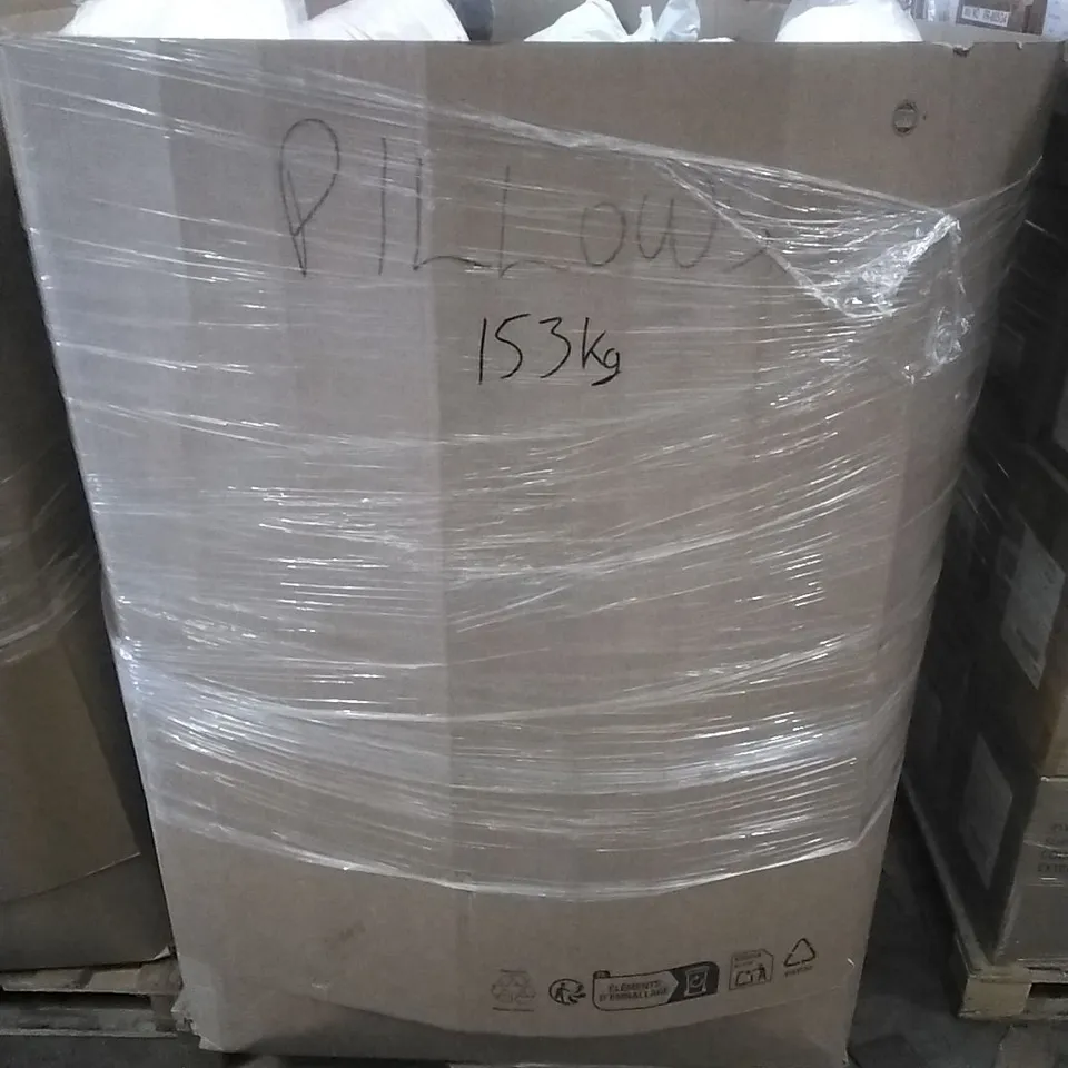 A PALLET CONTAINING A LARGE QUANTITY OF ASSORTED PILLOWS ETC