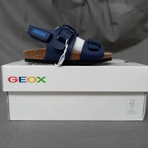 BOXED PAIR OF GEOX KIDS OPEN TOE SANDALS IN NAVY UK SIZE 7