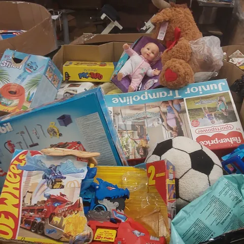 PALLET CONTAINING A LARGE QUANTITY OF ASSORTED TOYS INCLUDING: PLAYMOBIL FIRE TRUCK, BABY DOLL, HOT WHEELS DRAGON CAR, FOOTBALL ECT