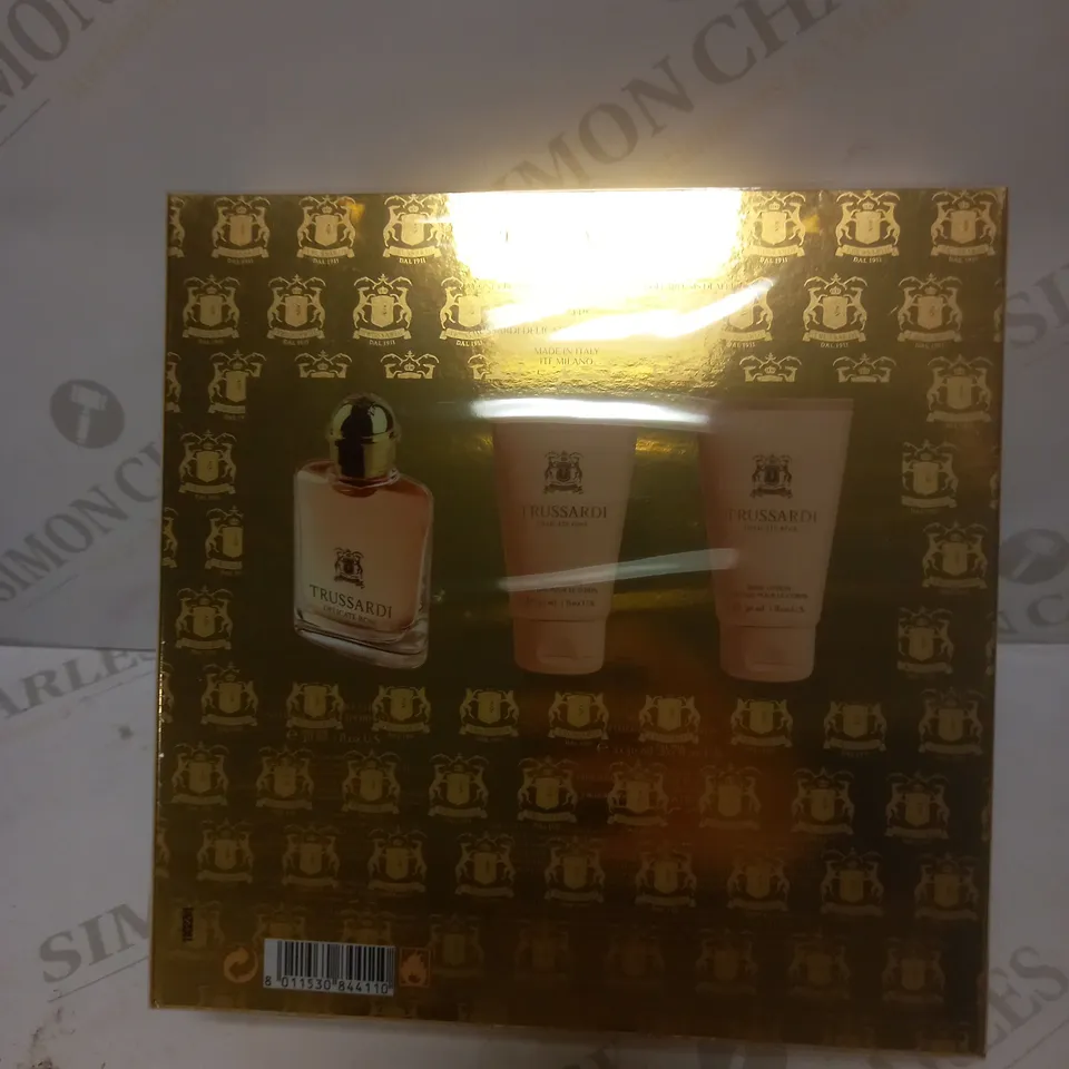 BOX OF APPROX 11 TRUSSARDI DELICATE ROSE EDT 30ML,BODY LOTION 2 X30ML GIFT SET