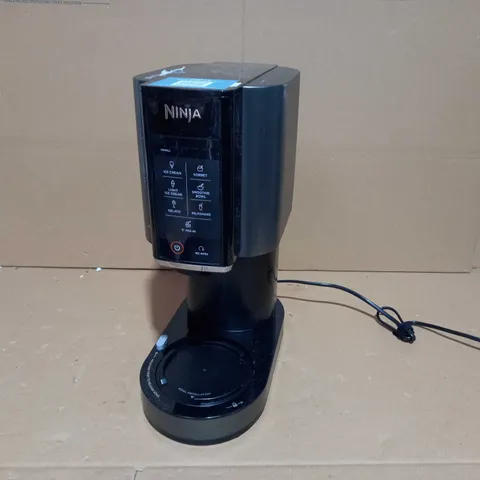 OUTLET NINJA CREAMI ICE CREAM & DESSERT MAKER WITH 5 DESSERT TUBS