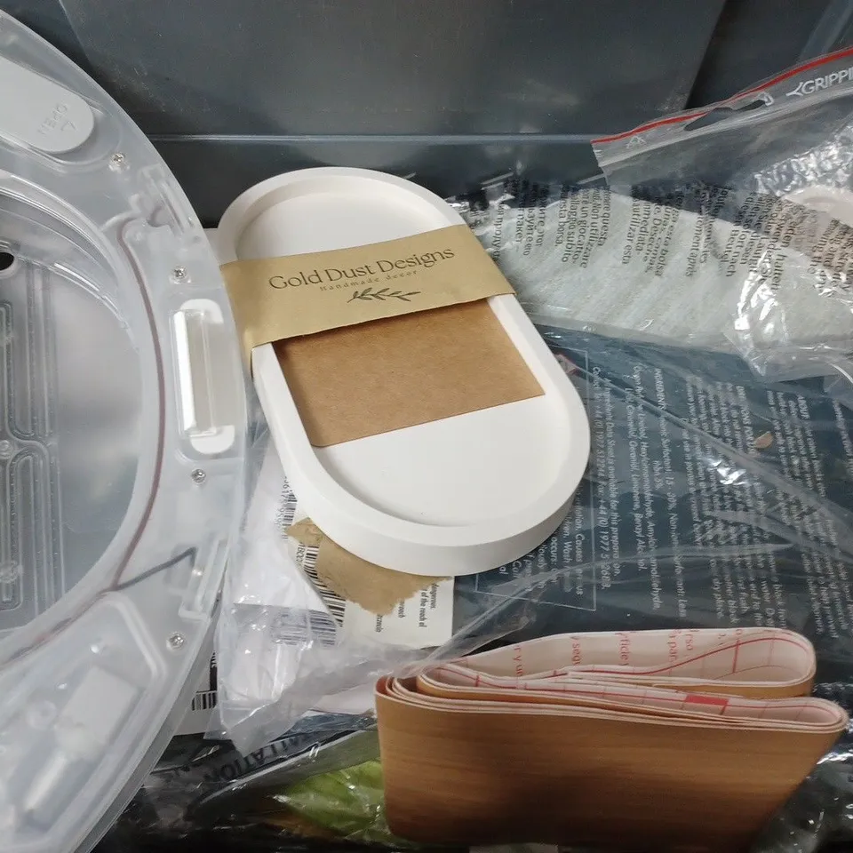 BOX OF APPROXIMATELY 14 ASSORTED ITEMS TO INCLUDE - TOILET CISTERN BLOCKS , FINISH FRESHENER , CLOTHESLINE ETC