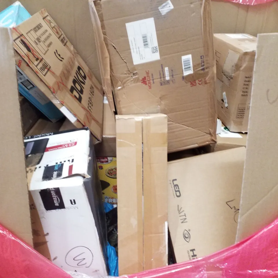PALLET CONTAINING ASSORTED PRODUCTS INCLUDING DEHUMIDIFIER, TOILET SEAT, JIGSAW PUZZLE BOARD, AUDIO TURNTABLE & HUNGARIAN GOOSE DOWN DUVET