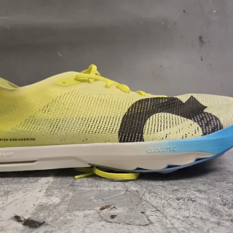 PAIR OF ON RUNNING SHOES IN YELLOW SIZE UK 11