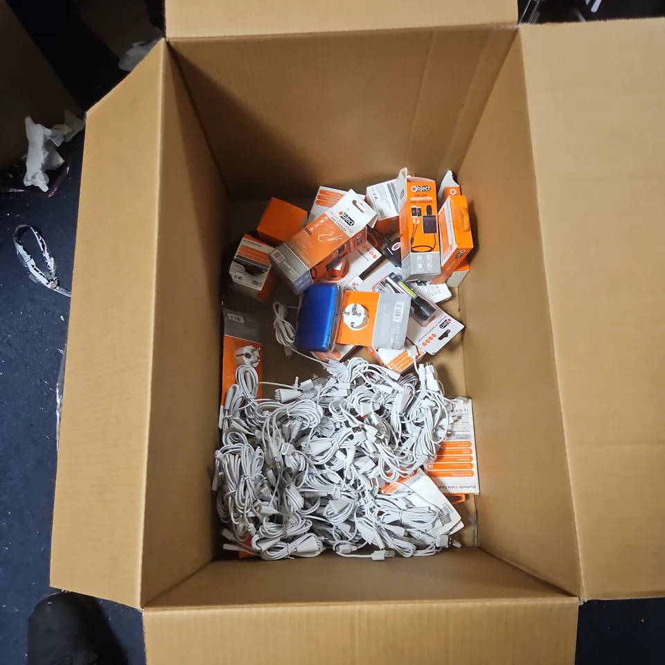 BOX OF ASSORTED USB CABLES & ADAPTERS INCLUDING BLUETOOTH EARPHONES AND AUX TO IPHONE CONNECTOR 