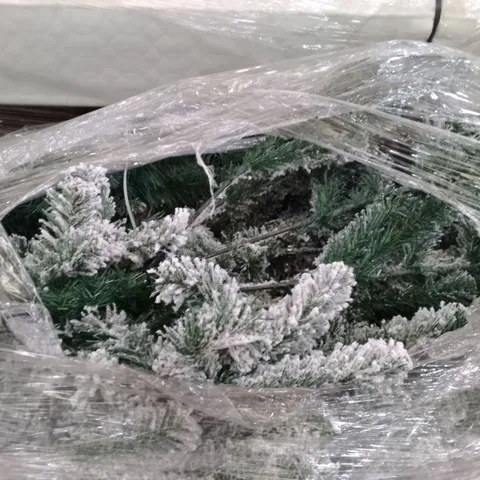 PALLET CONTAINING ASSORTED XMAS DECORATIONS