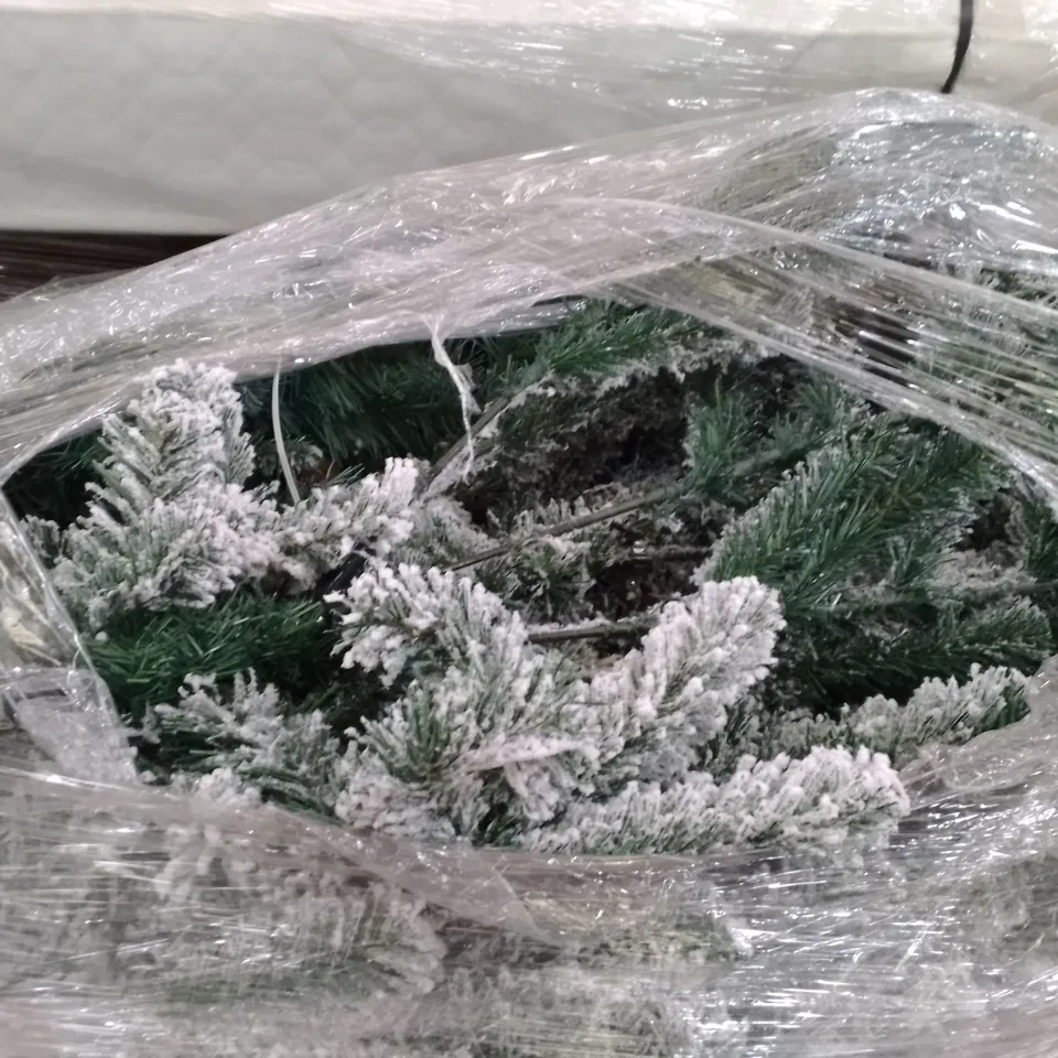 PALLET CONTAINING ASSORTED XMAS DECORATIONS 