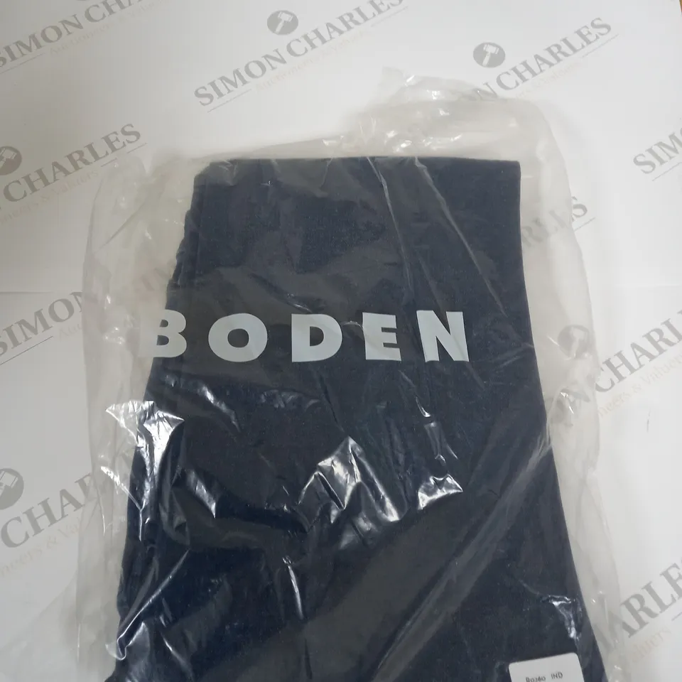 BAGGED BODEN DENIM JEANS SIZE W30 L30