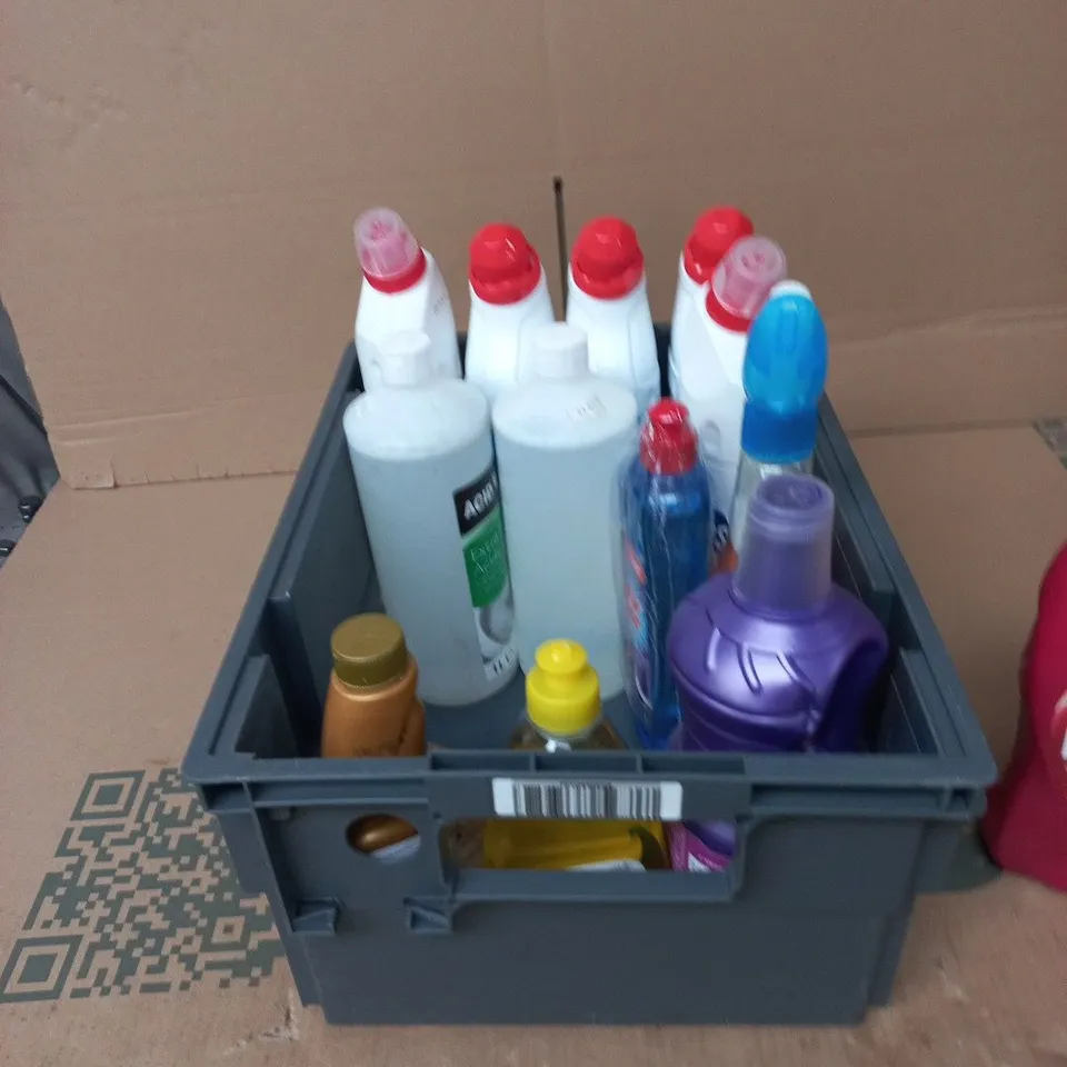 TOTE OF APPROXIMATELY 12 ASSORTED ITEMS TO INCLUDE: DYLON COLOUR DETERGENT 