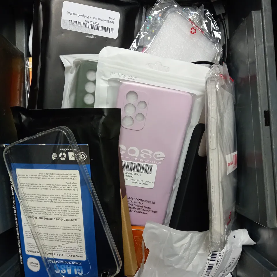 BOX OF APPROXIMATELY 30 ASSORTED PHONE/TABLET ACCESSORIES TO INCLUDE SELFIE RING LIGHT, TED BAKER IPHONE 12 CASE, TYPE-C EARPHONES ETC 