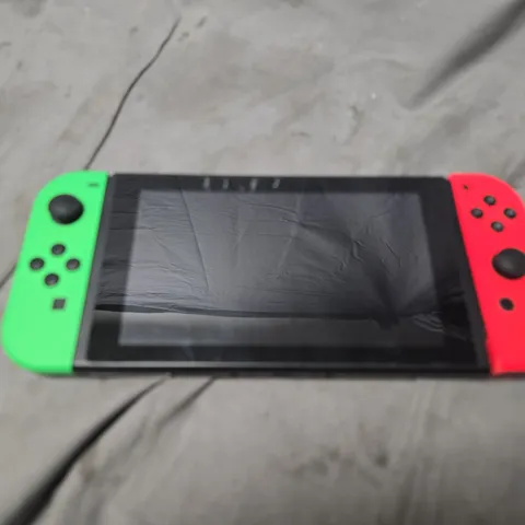 NINTENDO SWITCH GAMING CONSOLE - HAC-001