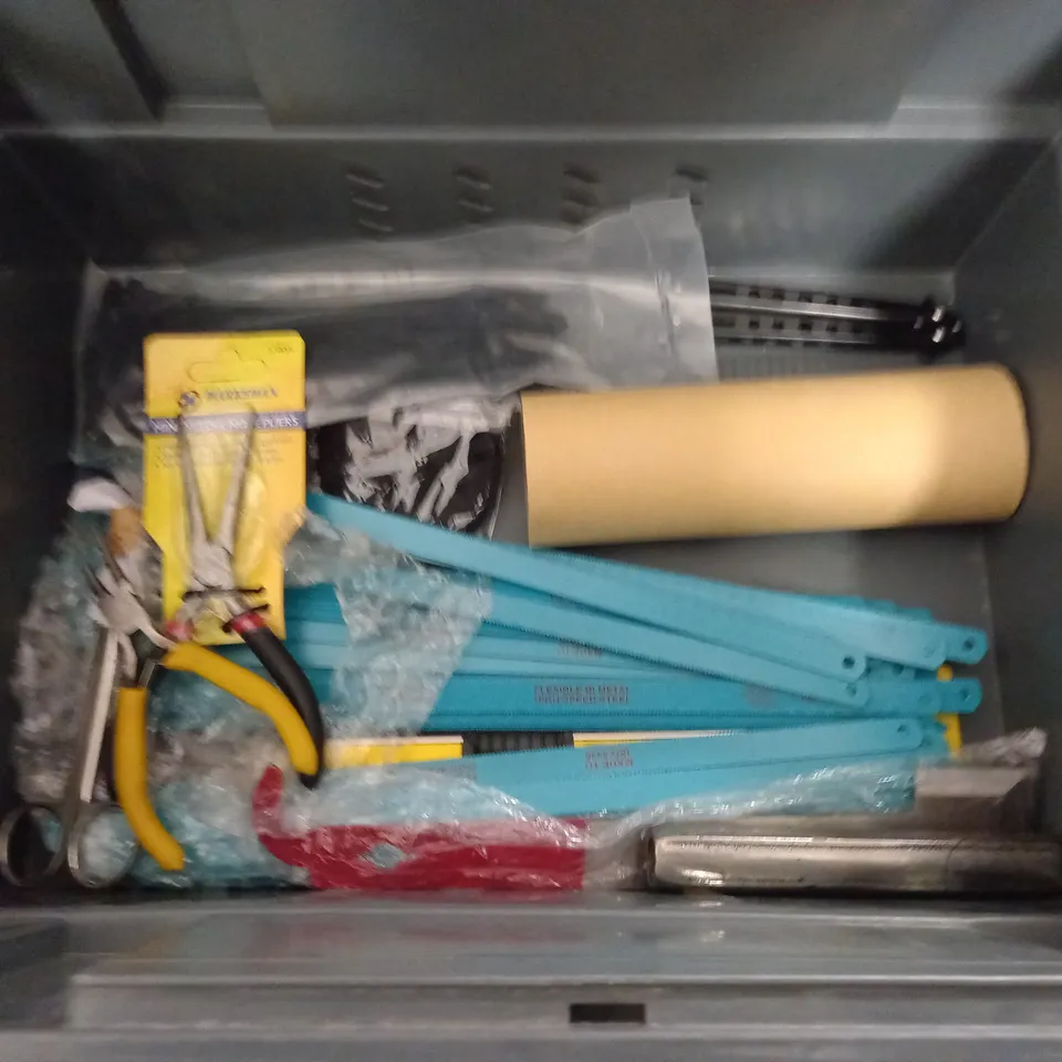 LOT OF ASSORTED TOOLS AND DIY ITEMS TO INCLUDE TAPE MEASURES, OX CHISEL AND GUTTER SEALANTS