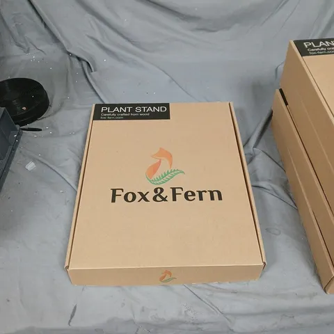 FOX & FERN PLANT STAND – WOODEN, BOXED 