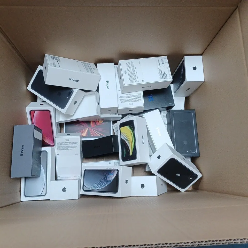 APPROXIMATELY 30 MOBILE PHONE AND TABLET DISPLAY CASES FOR IPHONE AND SAMSUNG