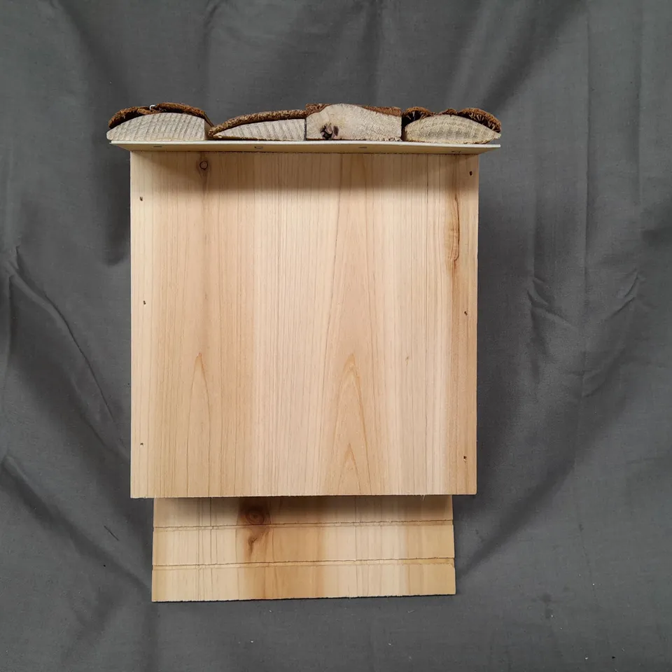 BOXED UNBRANDED SET OF 3 SMALL WOODEN BAT BOXES