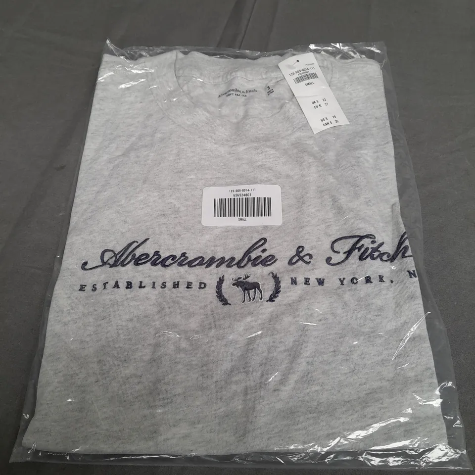SEALED ABERCROMBIE & FITCH LIGHT GREY T-SHIRT - SMALL