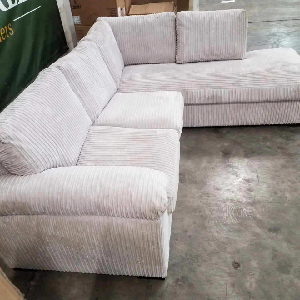 QUALITY DESIGNER CORNER SOFA WITH RHF CHAISE - WHITE CORDUROY FABRIC