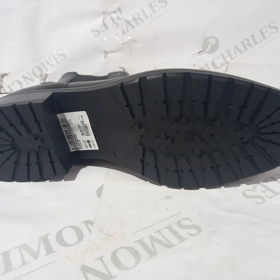 BOXED PAIR OF CLARKS FAUX LEATHER BOOTS IN BLACK UK SIZE 5