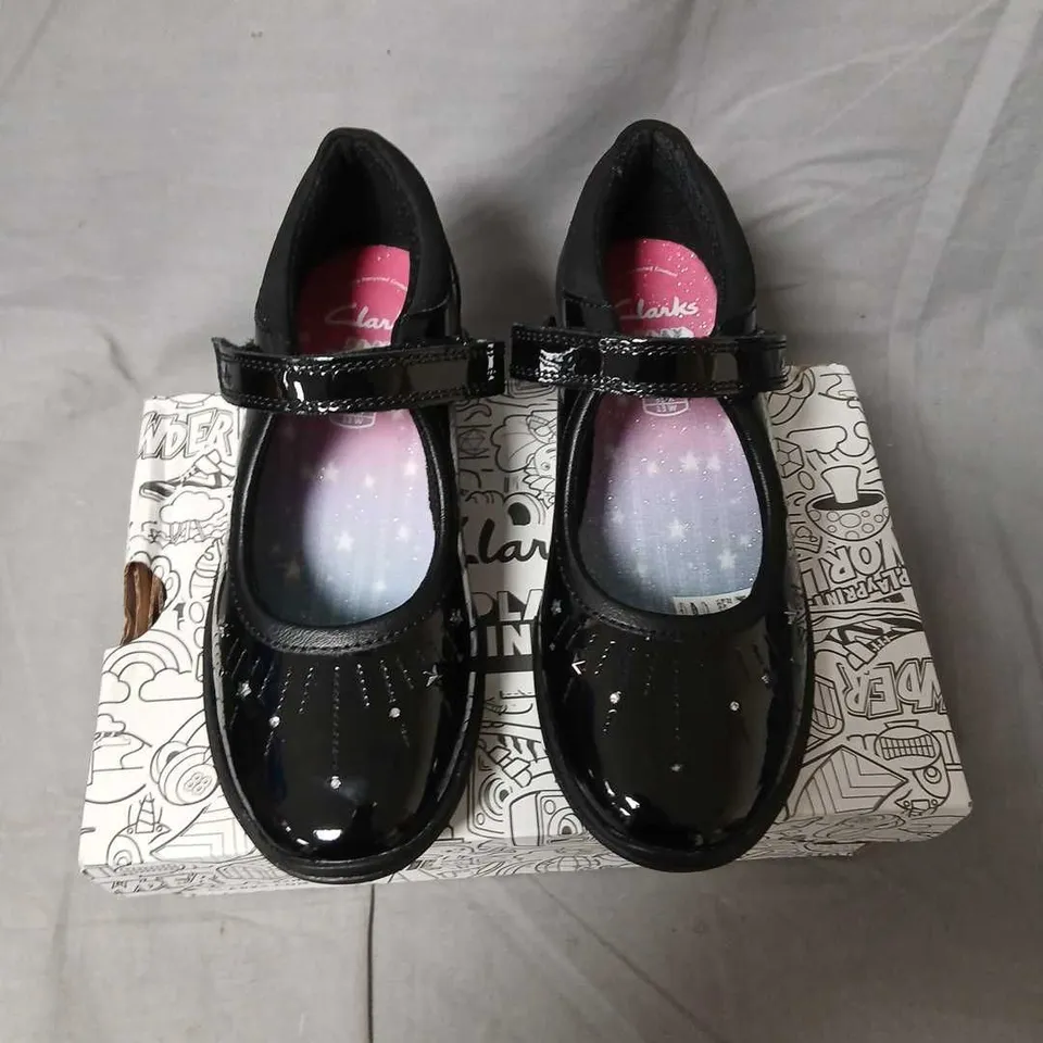 CLARKS RELDA WISH K. BLACK PATENT MARY JANE SHOES – UK 12½ (EU 31), PLAY PRINTS