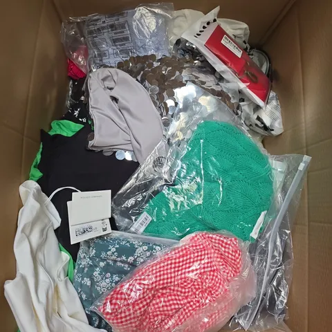 APPROXIMATELY 30 ASSORTED CLOTHING ITEMS IN VARIOUS SIZES, STYLES & COLOURS - COLLECTION ONLY