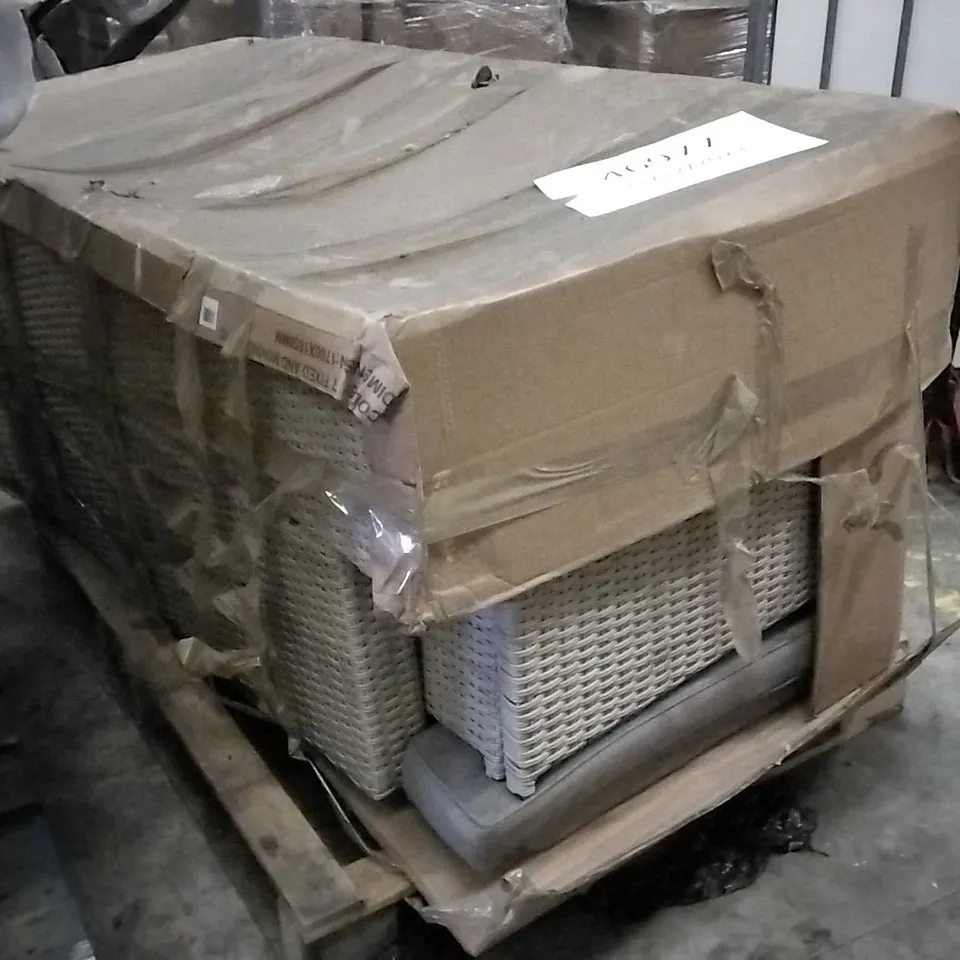 BOXED GARDEN RATTAN SOFA