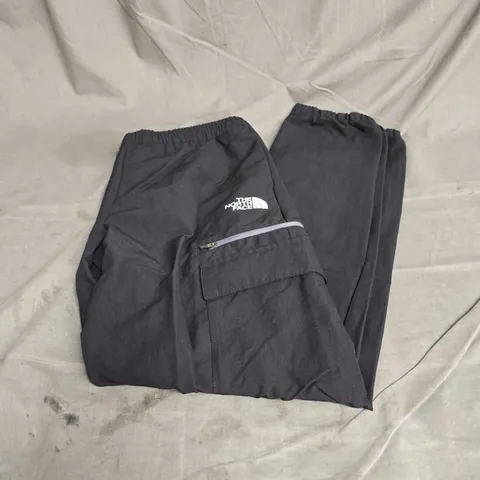 NIKE LIGHTWEGHT JOGGERS IN BLACK SIZE M