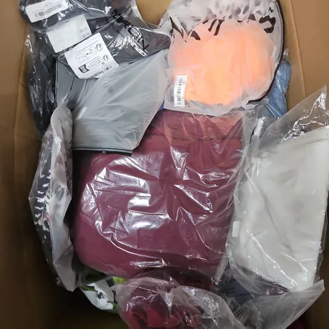 APPROXIMATELY 20 ASSORTED CLOTHING ITEMS IN VARIOUS SIZES, STYLES AND COLOURS