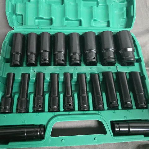 Socket set in green case – metric sizes