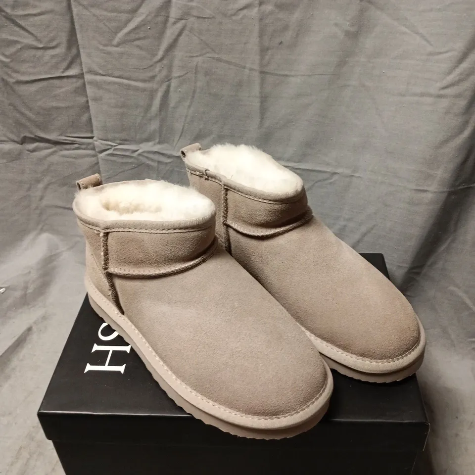 HUSH BEIGE SUEDE ANKLE BOOTS WITH WHITE SHEARLING LINING – SIZE 39 BOXED
