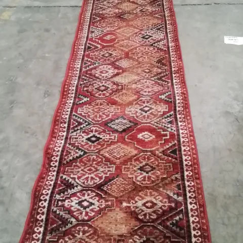 QUALITY DESIGNER AREA RUG - APPROXIMATELY 310X80CM