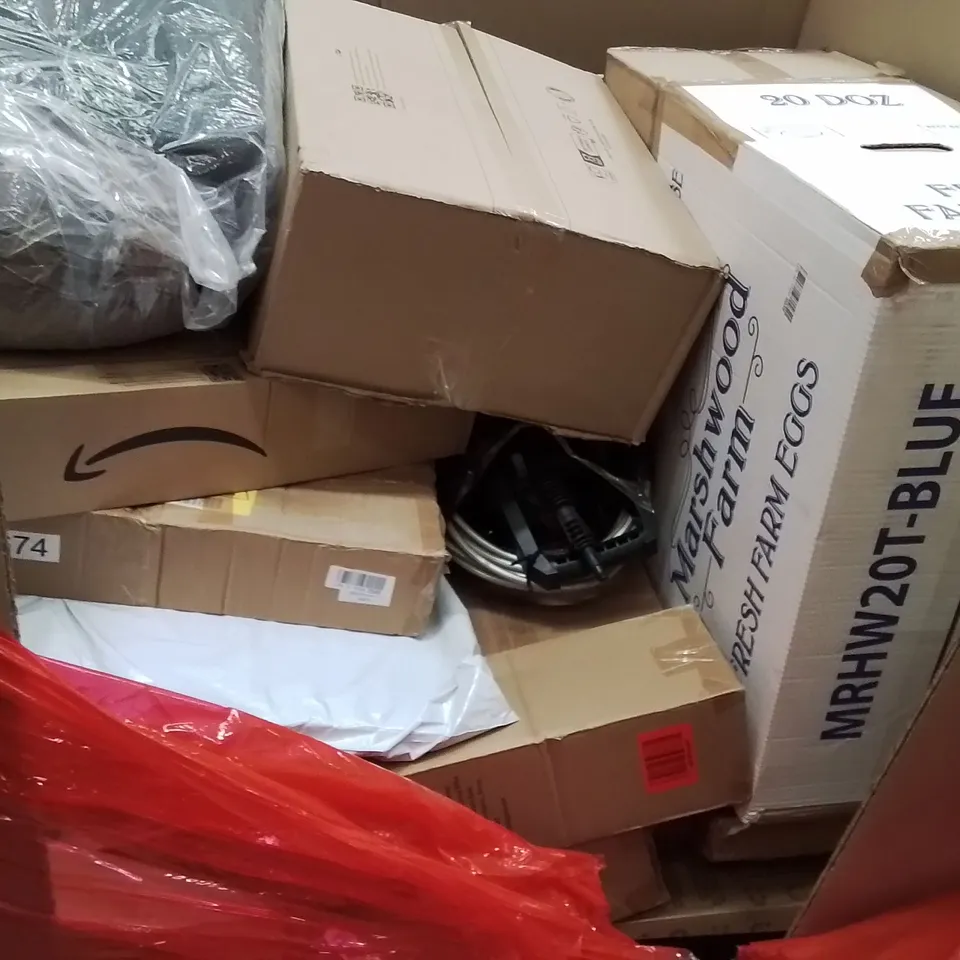 PALLET OF ASSORTED HOUSEHOLD GOODS AND PRODUCTS TO INCLUDE;TOWEL RAIL,RETRACTABLE SAFETY GATE,PILLOW 