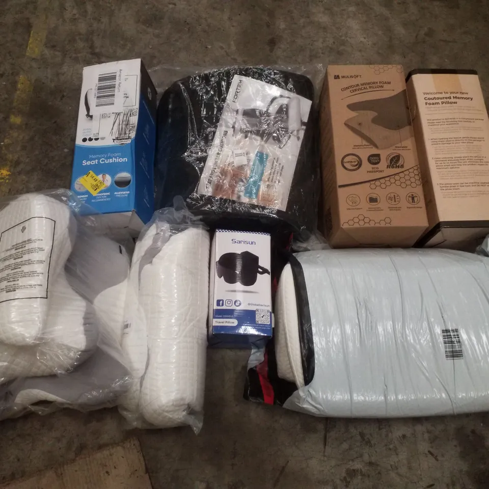 PALLET CONTAINING ASSORTED PILLOWS & CUSHIONS