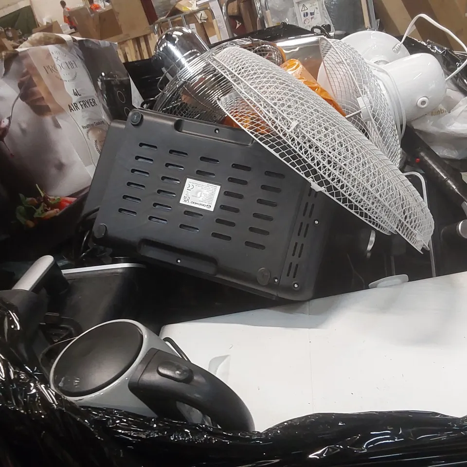 PALLET CONTAINING A VERY LARGE QUANTITY OF ASSORTED ITEMS INCLUDING: AIRFRYERS, FAN, KETTLE, TOASTER ECT