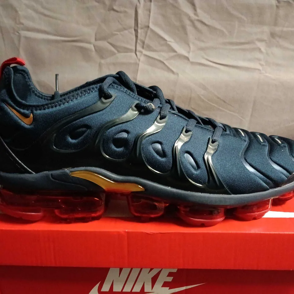 BOXED PAIR OF NIKE AIR VAPORMAX PLUS SNEAKERS – UK SIZE 11.5